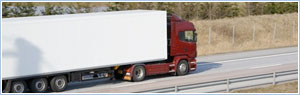 Sunkvežimiais, automobiliai krovinių vežimas, siuntos už gabenimai autotransportu, asocijuotas transportas už prekių pervežimas, pristatymas krovinio.